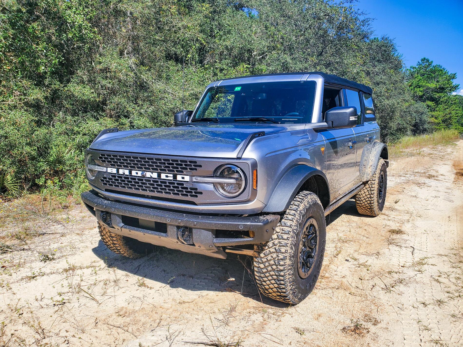 Ford Bronco ICONIC SILVER Bronco Club PSX_20211011_213526
