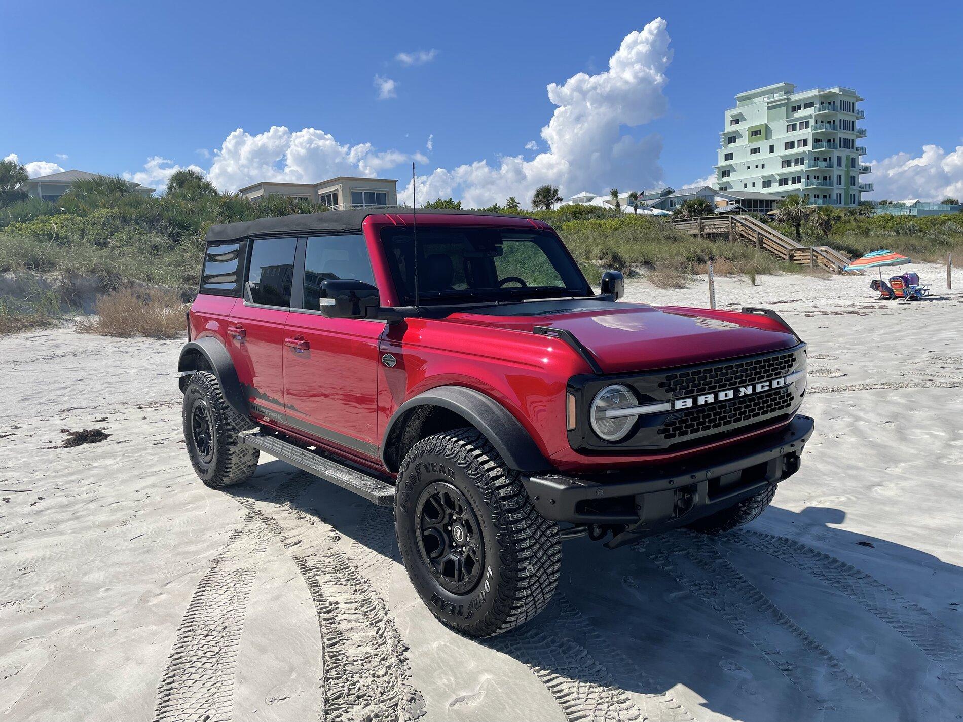 Ford Bronco RAPID RED Bronco Club B30BFADC-9A3A-490A-A9AB-DBCA7A22597C