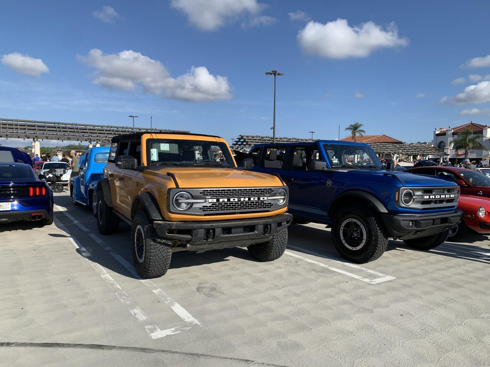 Ford Bronco Blasting through the desert in Badlands 861443D9-72C9-4EC9-AE39-BBE8C72403B4