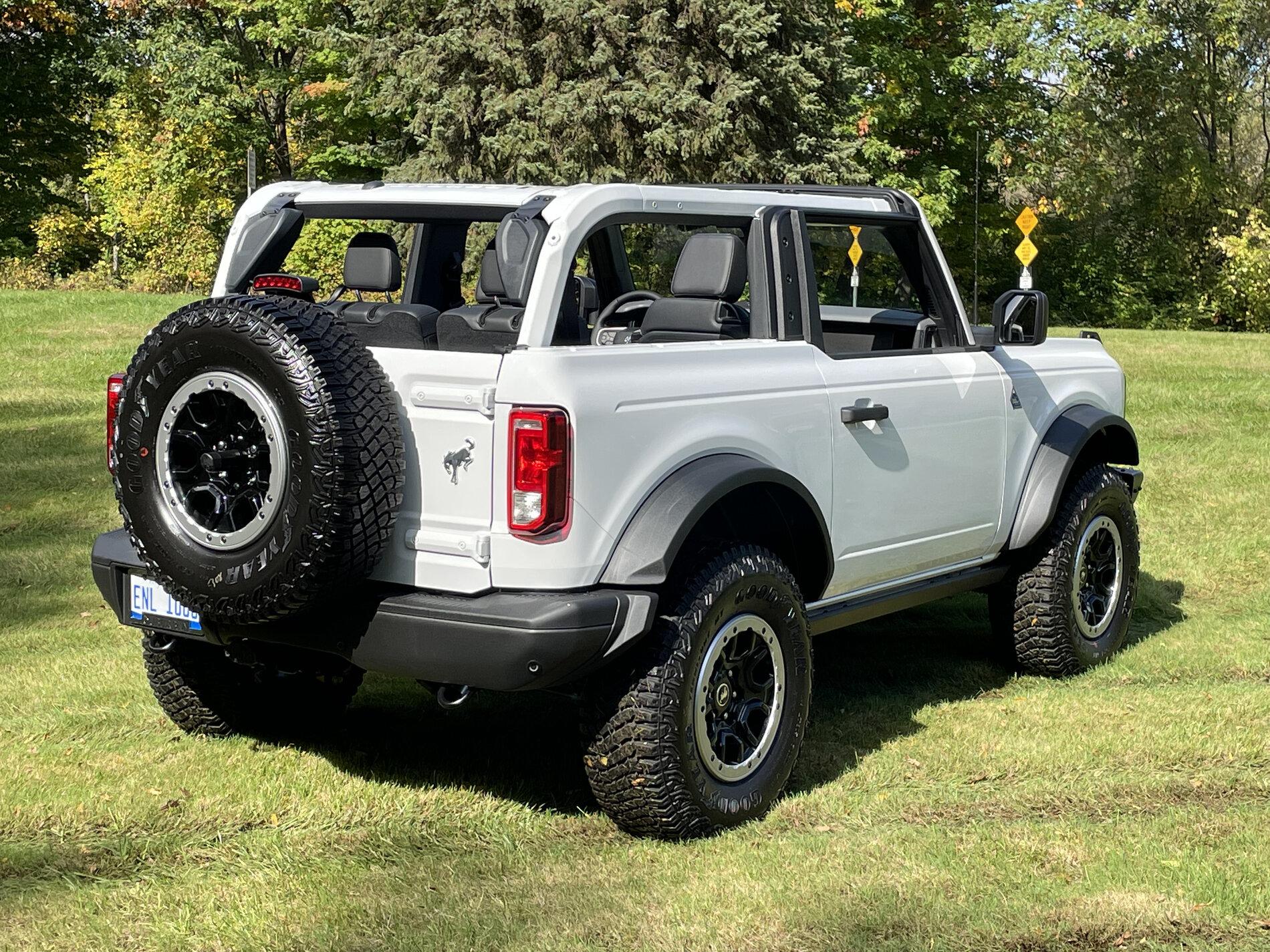 Ford Bronco OXFORD WHITE Bronco Club 51B2FF75-2950-41F1-9880-8539BD8F87D2