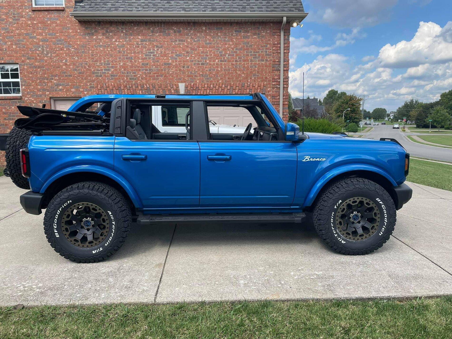 Ford Bronco VELOCITY BLUE Bronco Club Outer Banks Bronco Black Rhino Warlord Wheels BFG KO2 4