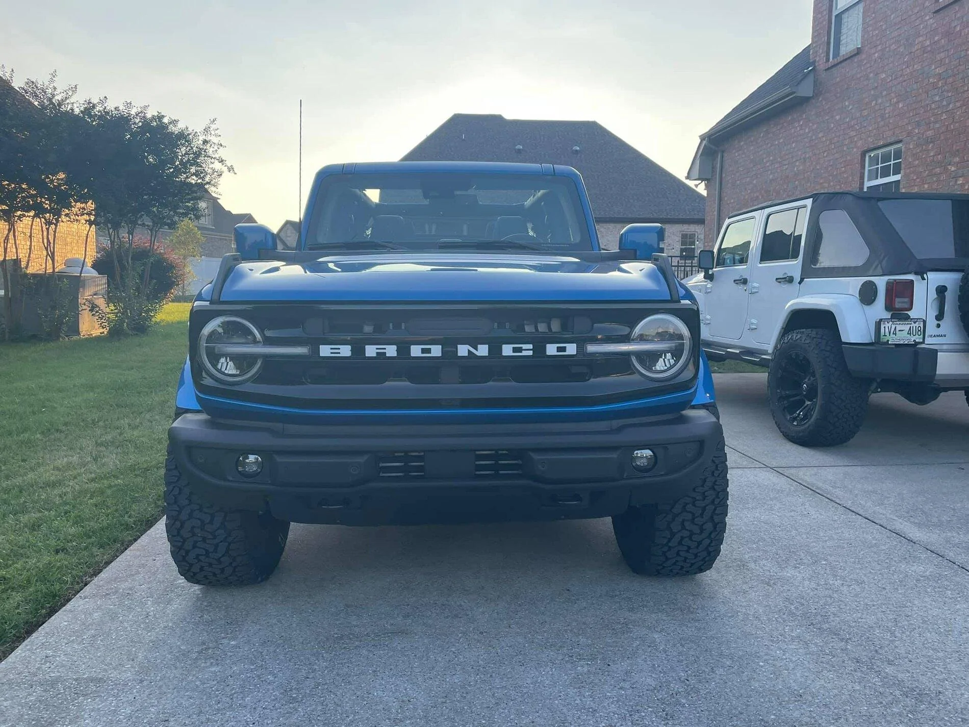 Ford Bronco VELOCITY BLUE Bronco Club Outer Banks Bronco Black Rhino Warlord Wheels BFG KO2 1