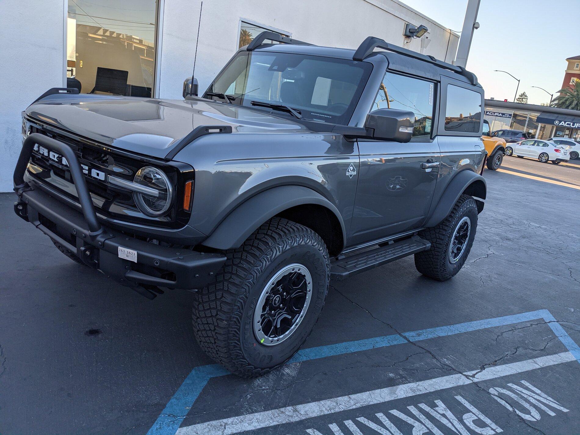 Ford Bronco Carbonized Gray 2 Door, Outer Banks PXL_20211014_003817653