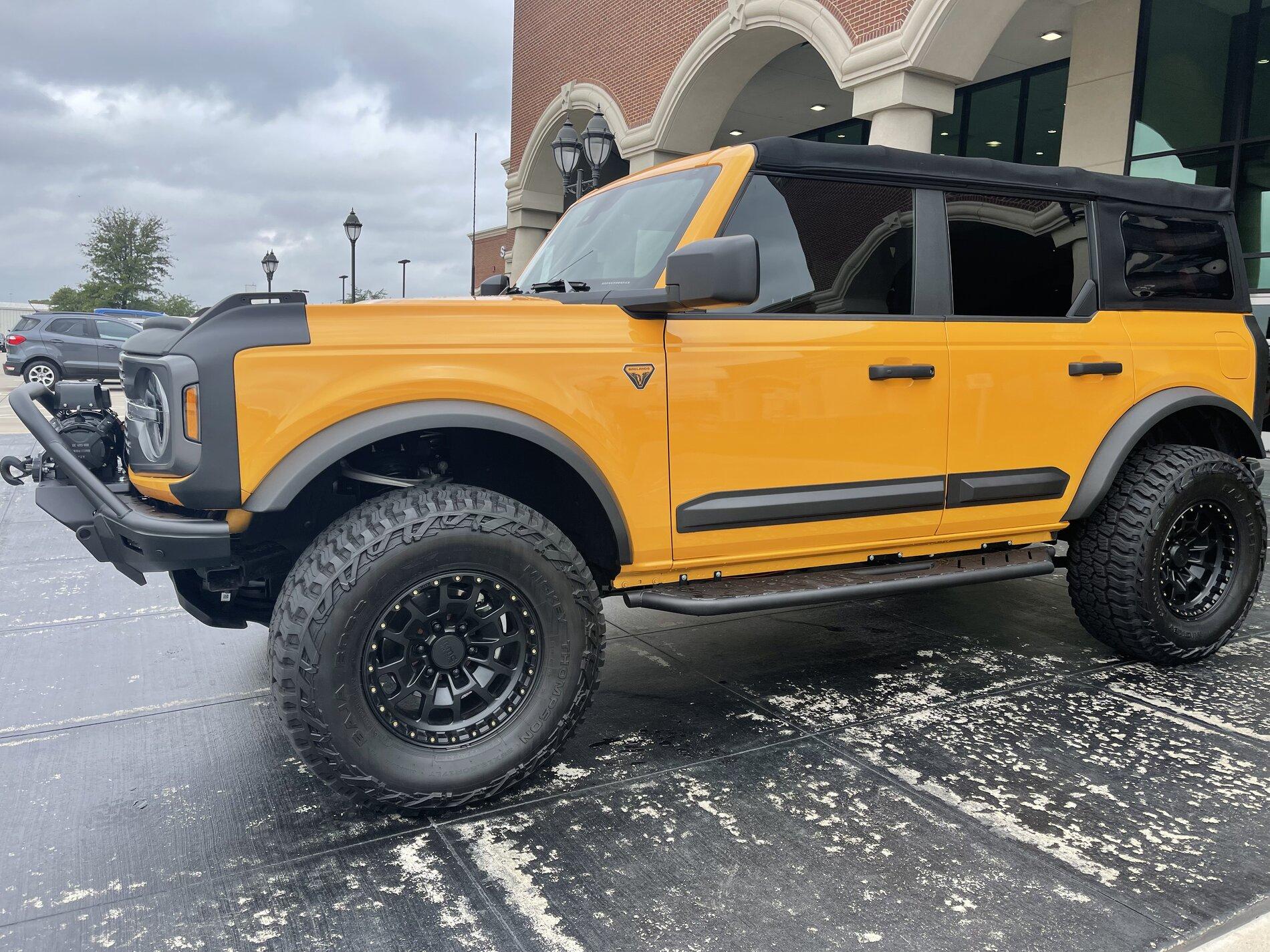 Ford Bronco Spotted in the Wild 94902157-8695-483F-80C6-F03C86A24C1A