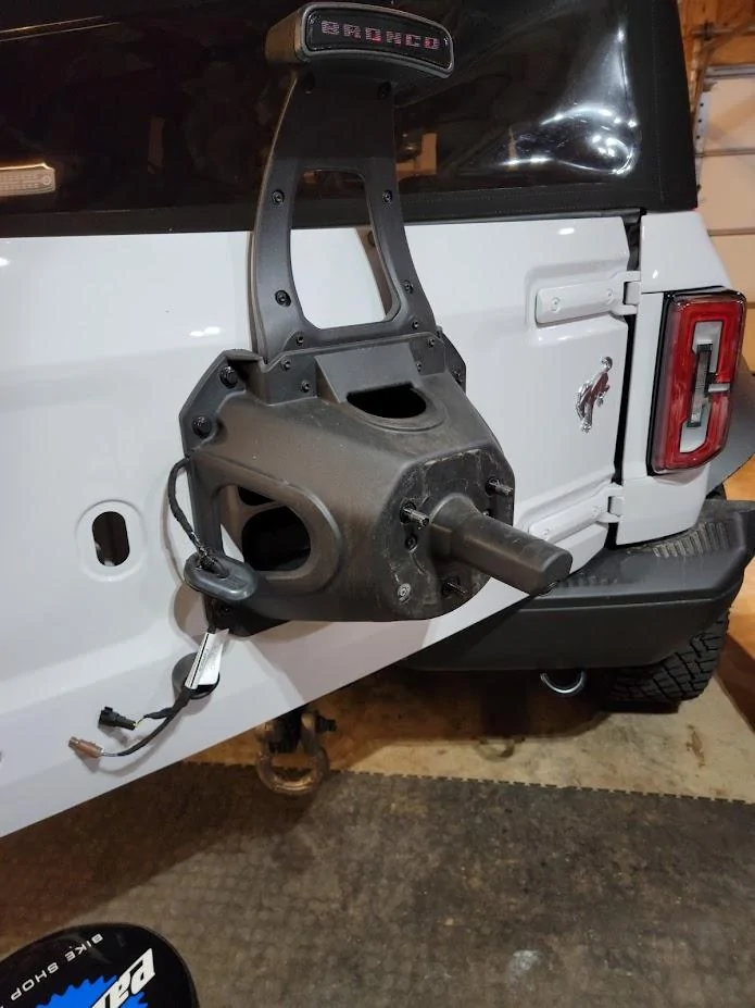 Ford Bronco Rough Country Tailgate Reinforcement - Installed - fastener issue LvSVVR6ePMQYlWo9wIDqsAZtQA=w696-h927-no?authuser=0
