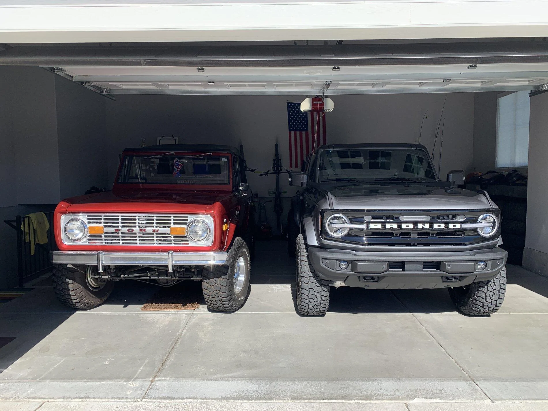 Ford Bronco Self Squatch Carbonized Gray OBX. Thanks B6G!! [295/70 Mickey Thompson, 18" Black Rhino, 2" Rough Country Lift] d5b05acc-54f9-4cd5-aa05-a1f75cba05c3-jpeg
