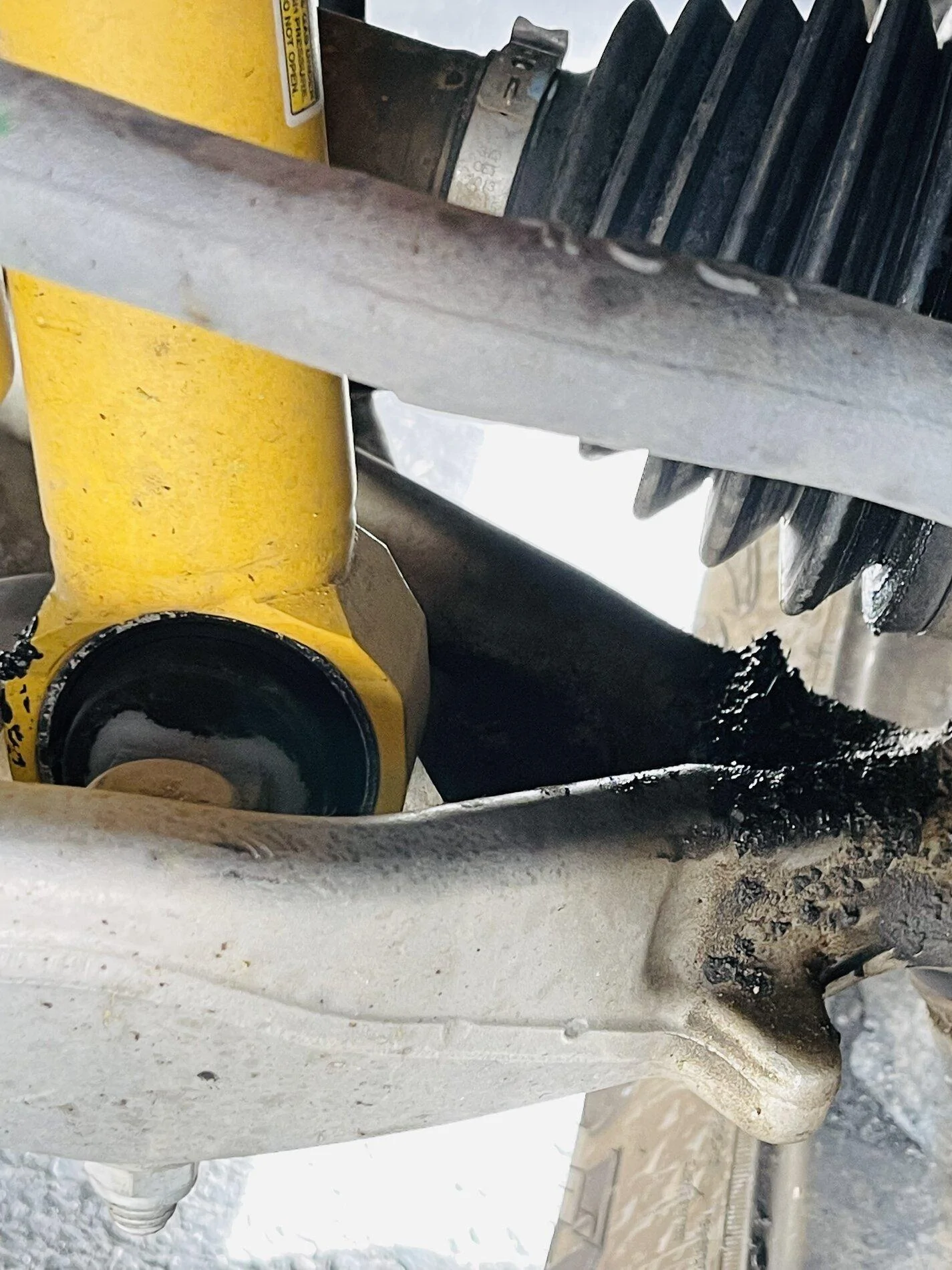 Ford Bronco Leaks from suspension boot? B45D3052-A2F8-4E83-A29D-57ED062ED1A9