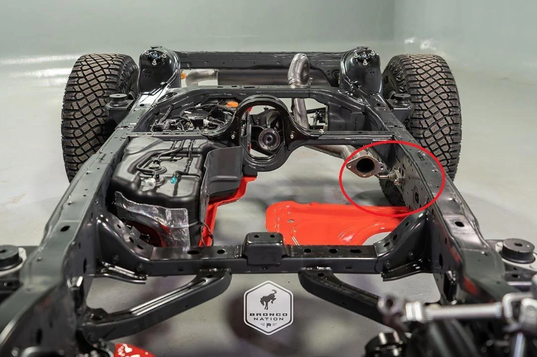 Ford Bronco Silly undercarriage photo request check-out-the-bare-bones-2021-ford-bronco-showing-frame-chassis-and-suspension_3