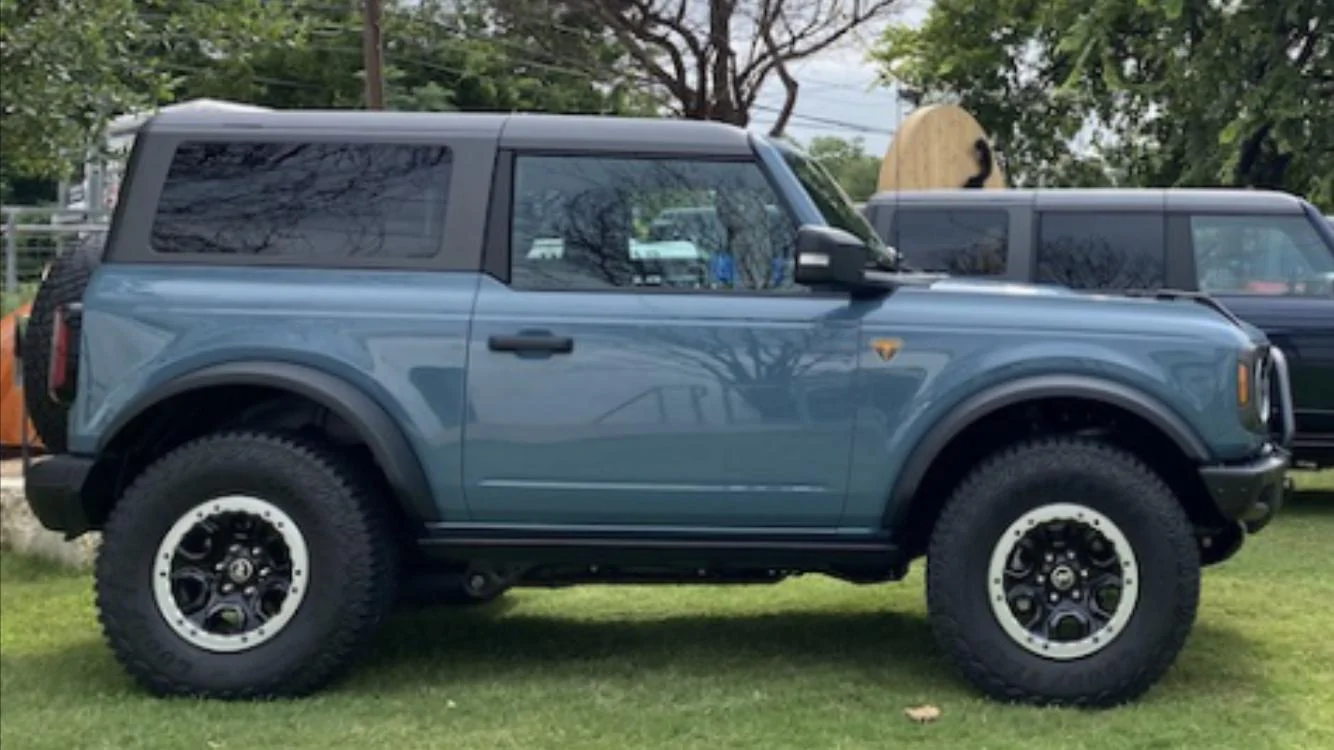 Ford Bronco AREA 51 Bronco Club A86C451B-3D39-481B-9A2E-3BE8F975CD48