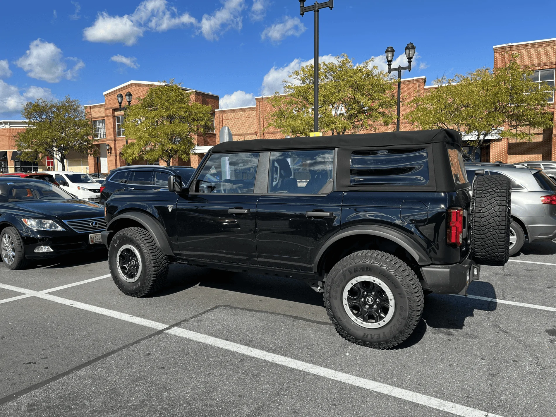 Ford Bronco what trim is this? 1634590795978