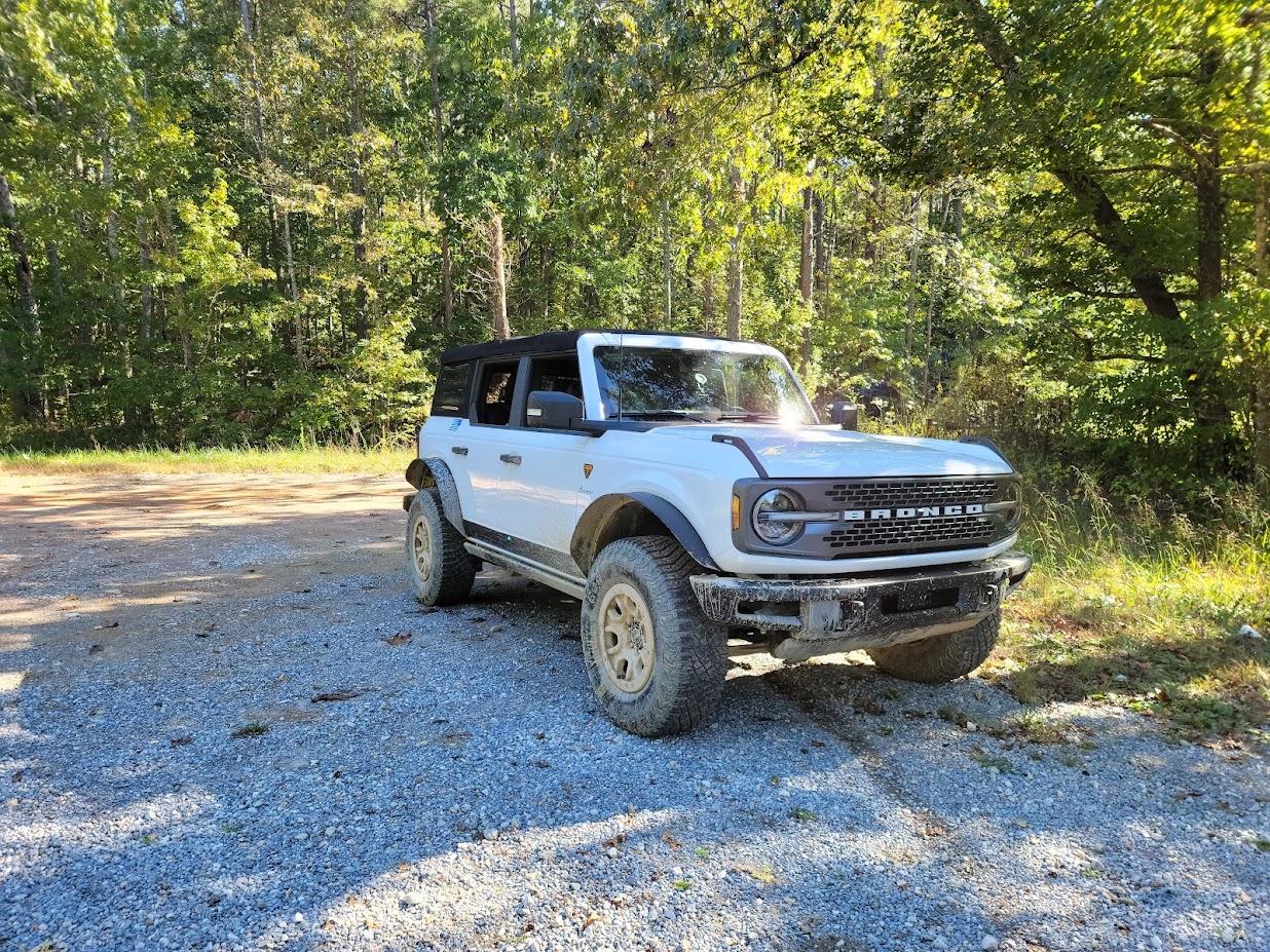 Ford Bronco OXFORD WHITE Bronco Club YzpkUhCBdbWvLT1z7XOMAq8-w=w1236-h927-no?authuser=0