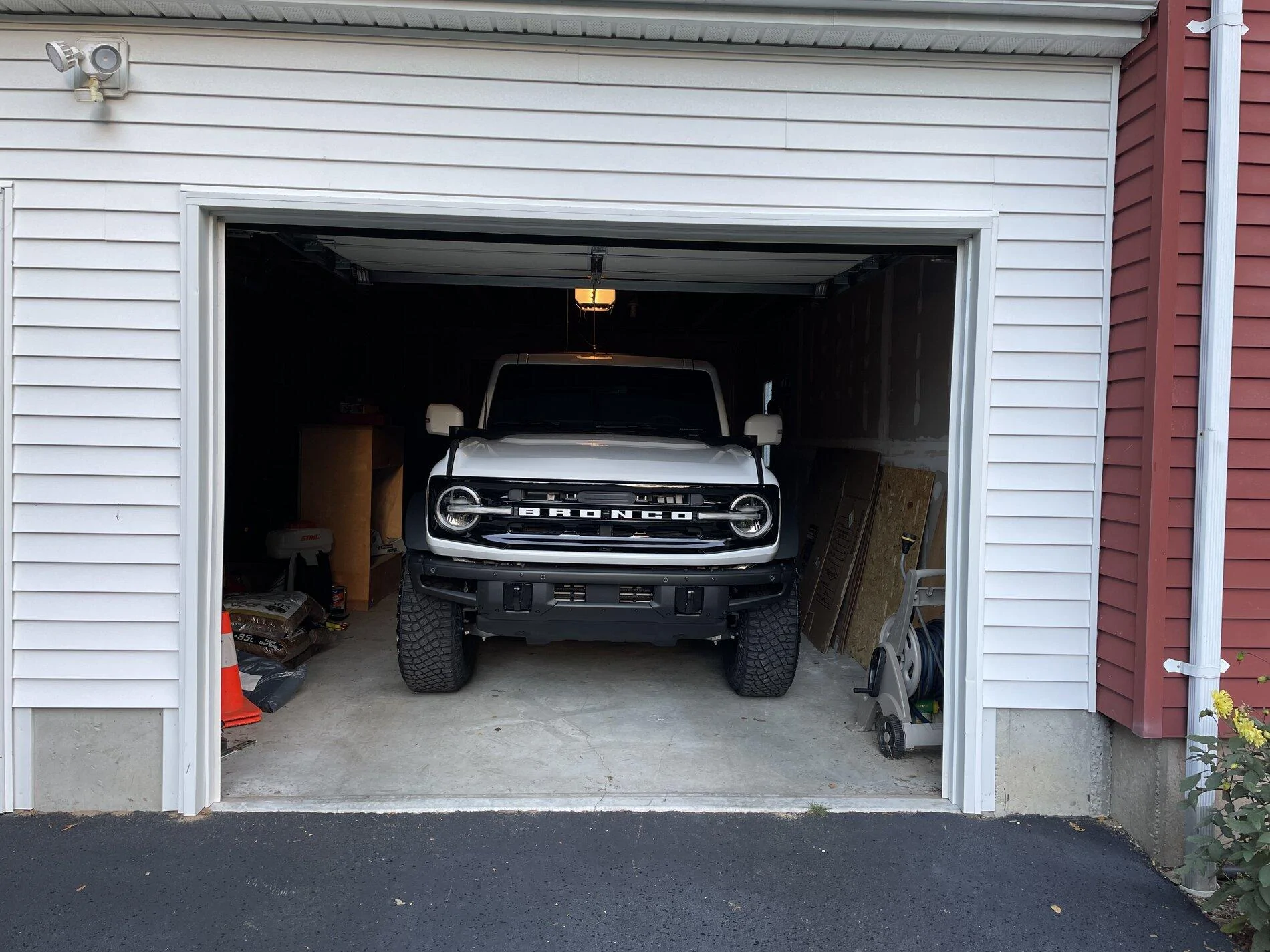 Ford Bronco OXFORD WHITE Bronco Club D7356EC7-782D-4741-B22B-FABFA54ED5EA