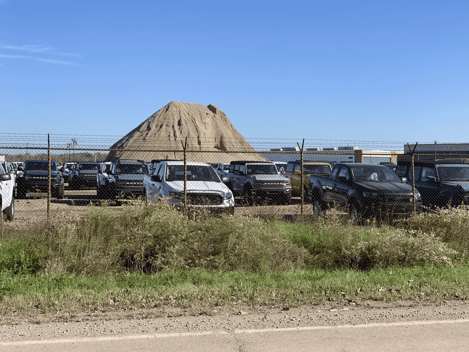 Ford Bronco Photos & Update From Bronco Dirt Mountain - Oct 19, 2021 1634683039910