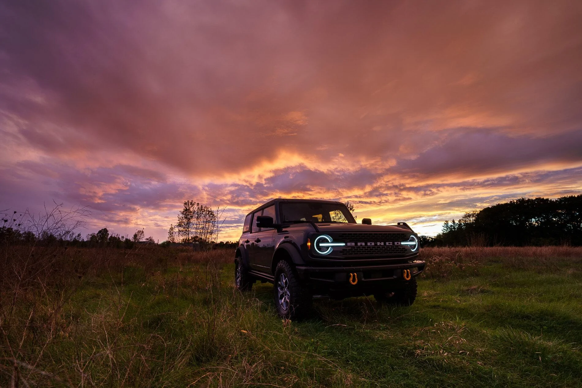 Ford Bronco CARBONIZED GRAY Bronco Club Purple Bronc Wide_FB