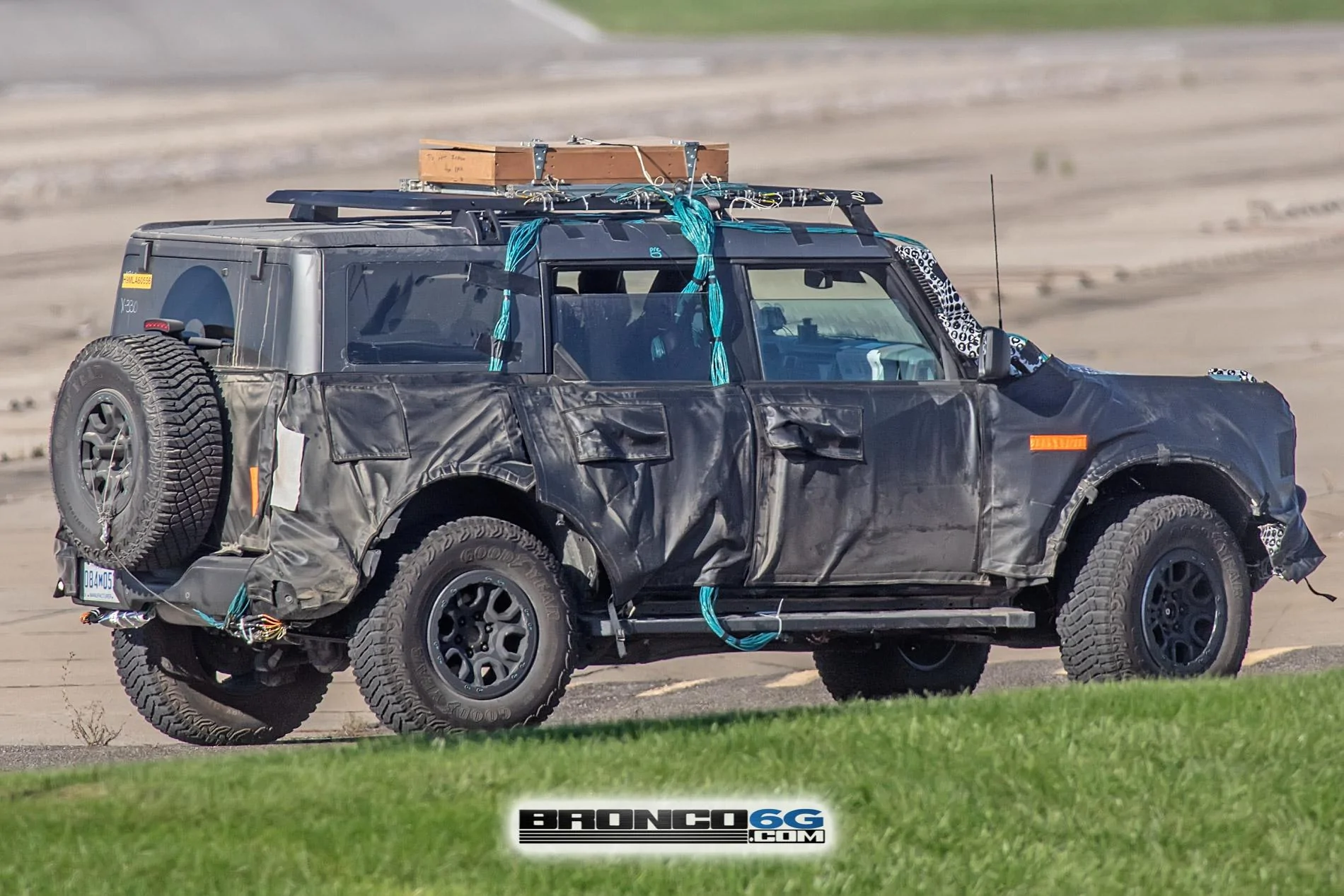 Ford Bronco 🕵🏻‍♂️ Spied! 2022 Bronco Everglades Showing Winch, Snorkel, Roof Rack 2022 Bronco Everglades winch snorkel roof rack - Bronco6G.com 6