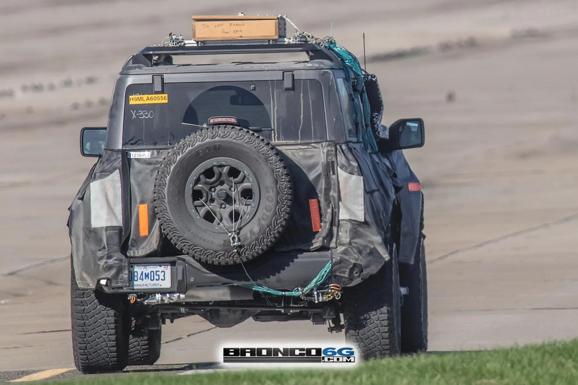 Ford Bronco 🕵🏻‍♂️ Spied! 2022 Bronco Everglades Showing Winch, Snorkel, Roof Rack 2022 Bronco Everglades winch snorkel roof rack - Bronco6G.com 8