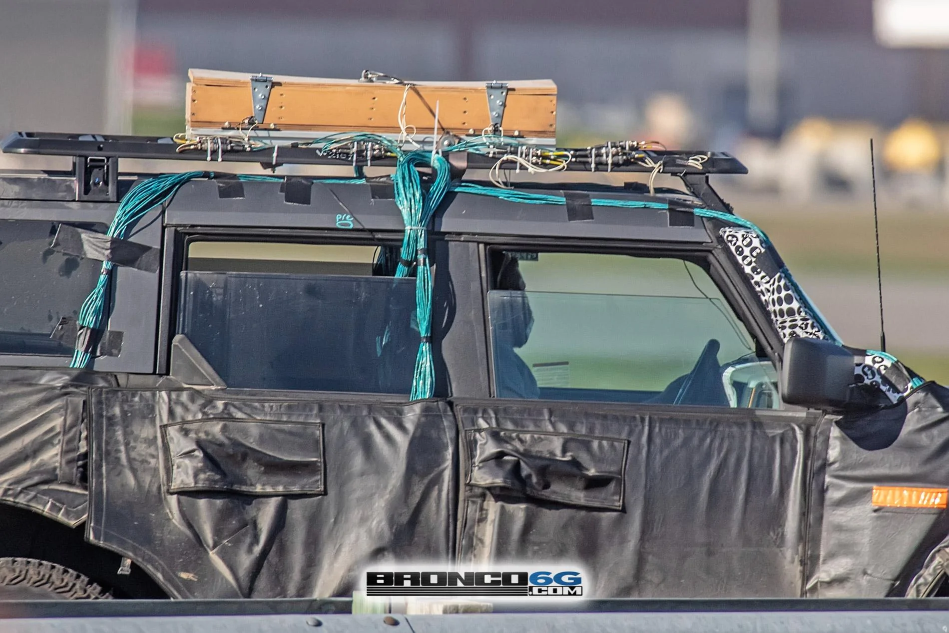 Ford Bronco 🕵🏻‍♂️ Spied! 2022 Bronco Everglades Showing Winch, Snorkel, Roof Rack 2022 Bronco Everglades winch snorkel roof rack - Bronco6G.com 11