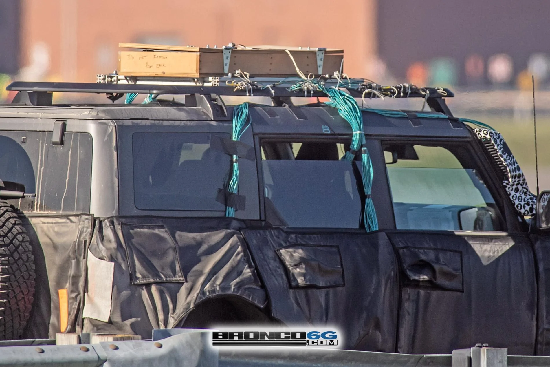 Ford Bronco 🕵🏻‍♂️ Spied! 2022 Bronco Everglades Showing Winch, Snorkel, Roof Rack 2022 Bronco Everglades winch snorkel roof rack - Bronco6G.com 12