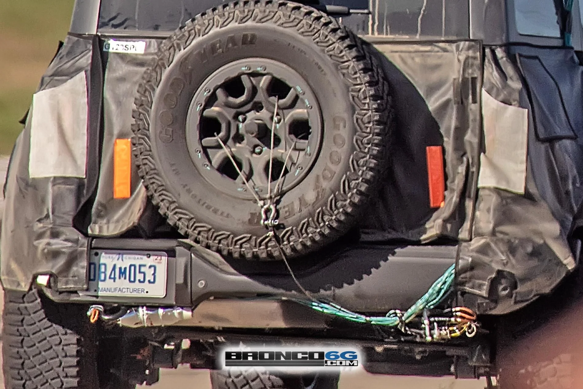 Ford Bronco 🕵🏻‍♂️ Spied! 2022 Bronco Everglades Showing Winch, Snorkel, Roof Rack 2022 Bronco Everglades winch snorkel roof rack - Bronco6G.com 14