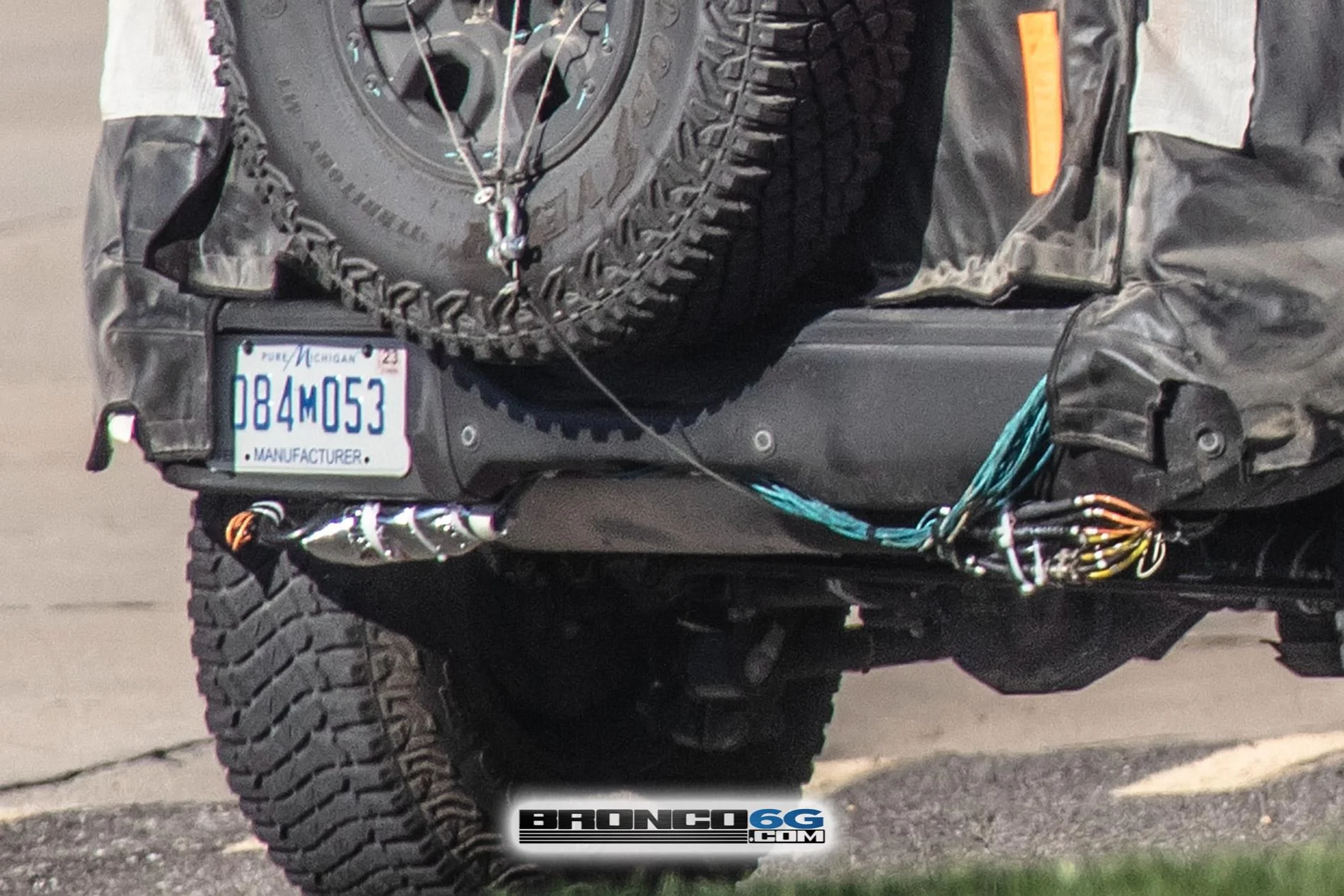 Ford Bronco 🕵🏻‍♂️ Spied! 2022 Bronco Everglades Showing Winch, Snorkel, Roof Rack 2022 Bronco Everglades winch snorkel roof rack - Bronco6G.com 16