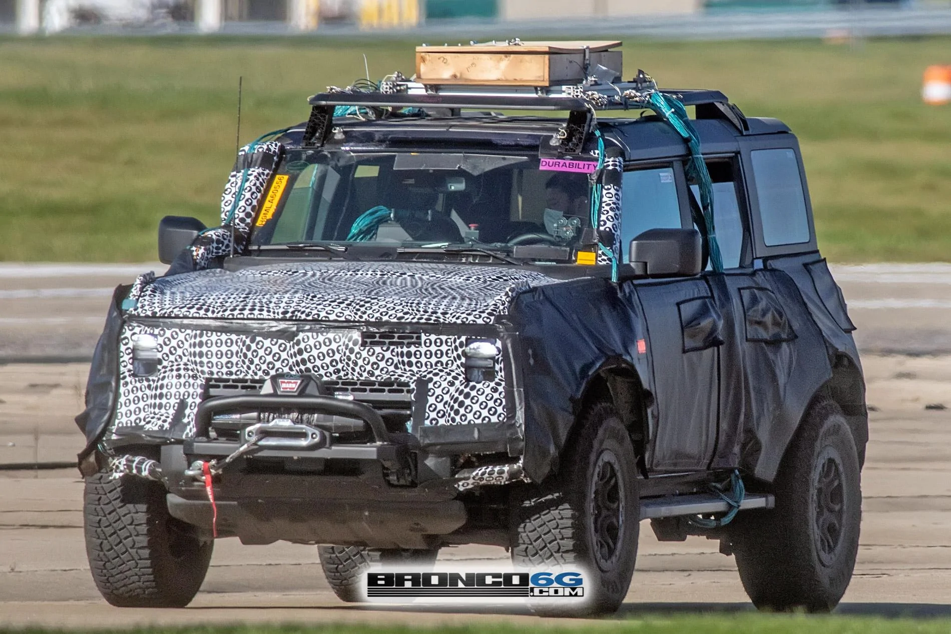 Ford Bronco 🕵🏻‍♂️ Spied! 2022 Bronco Everglades Showing Winch, Snorkel, Roof Rack 2022 Bronco Everglades winch snorkel roof rack - Bronco6G.com 18