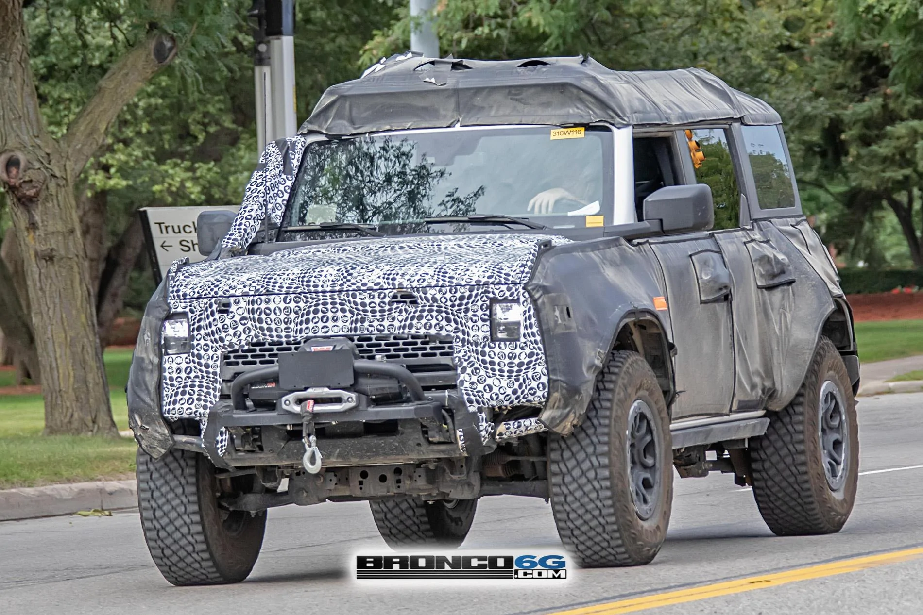 Ford Bronco 🕵🏻‍♂️ Spied! 2022 Bronco Everglades Showing Winch, Snorkel, Roof Rack 2022 Bronco Everglades winch snorkel roof rack - Bronco6G.com 20