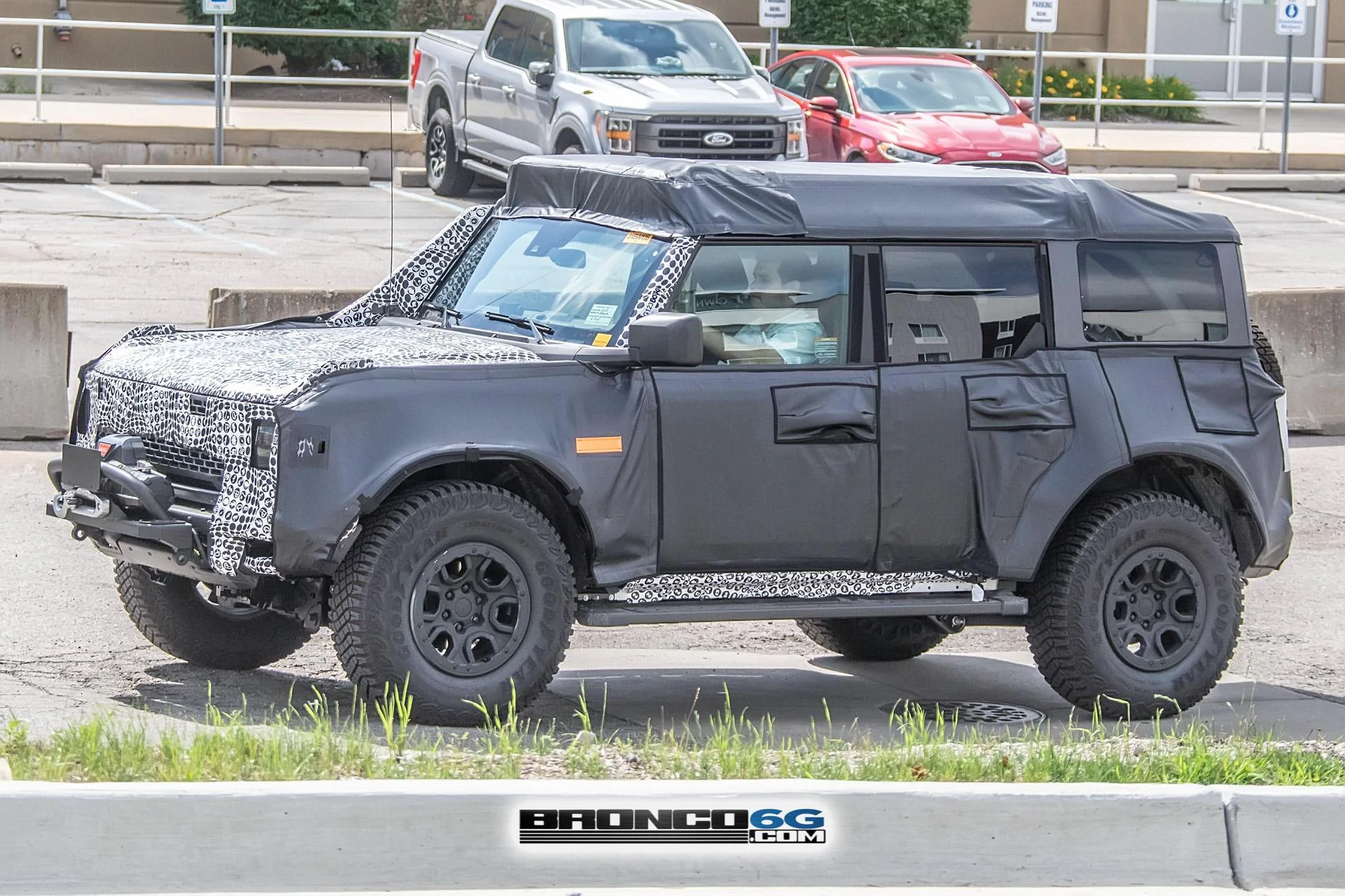 Ford Bronco 🕵🏻‍♂️ Spied! 2022 Bronco Everglades Showing Winch, Snorkel, Roof Rack 2022 Bronco Everglades winch snorkel roof rack - Bronco6G.com 29