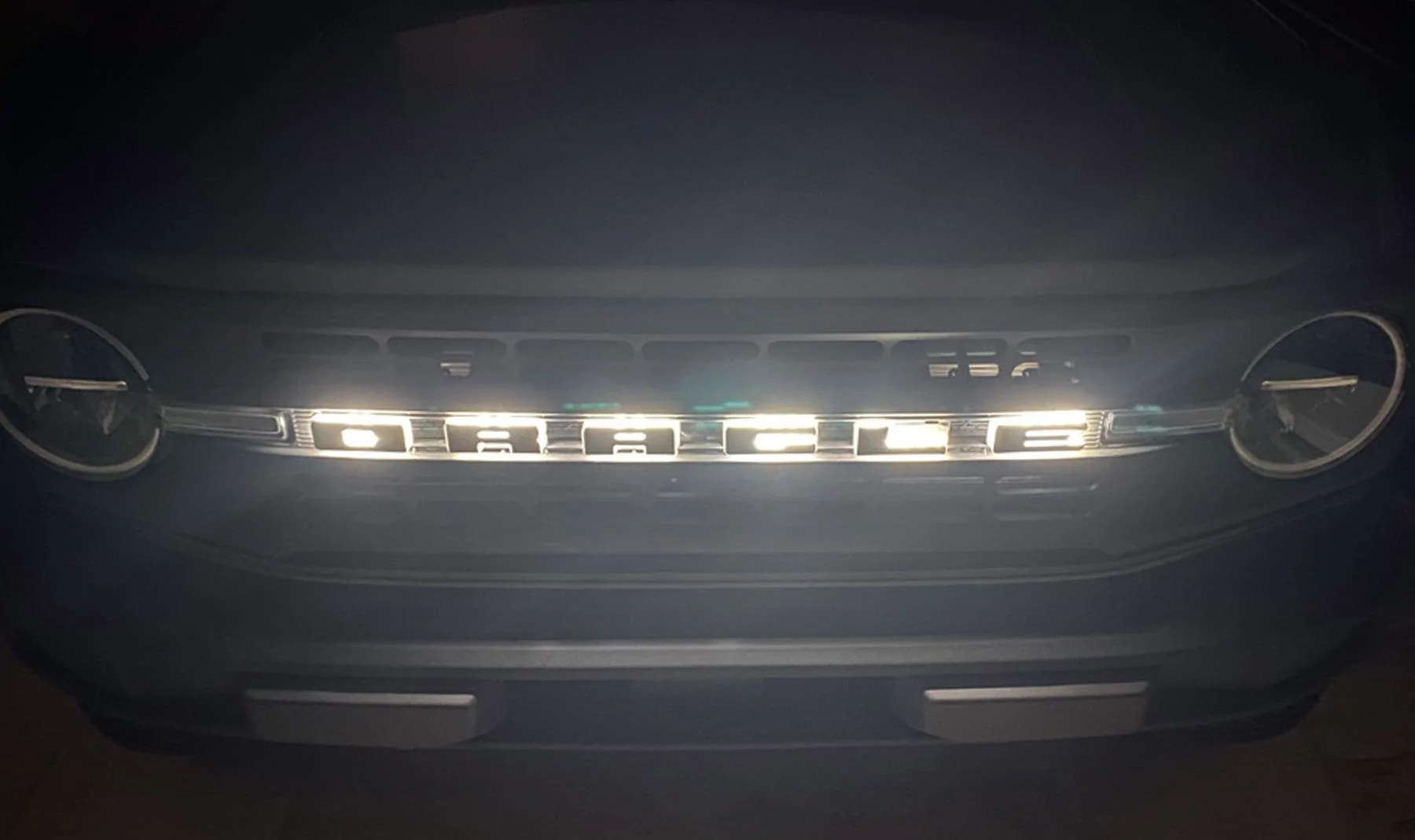 Ford Bronco NOW AVILABLE: : ORACLE Lighting: UNIVERSAL ILLUMINATED LED LETTERS oracle_led_logo_grille_bronco_2021_1