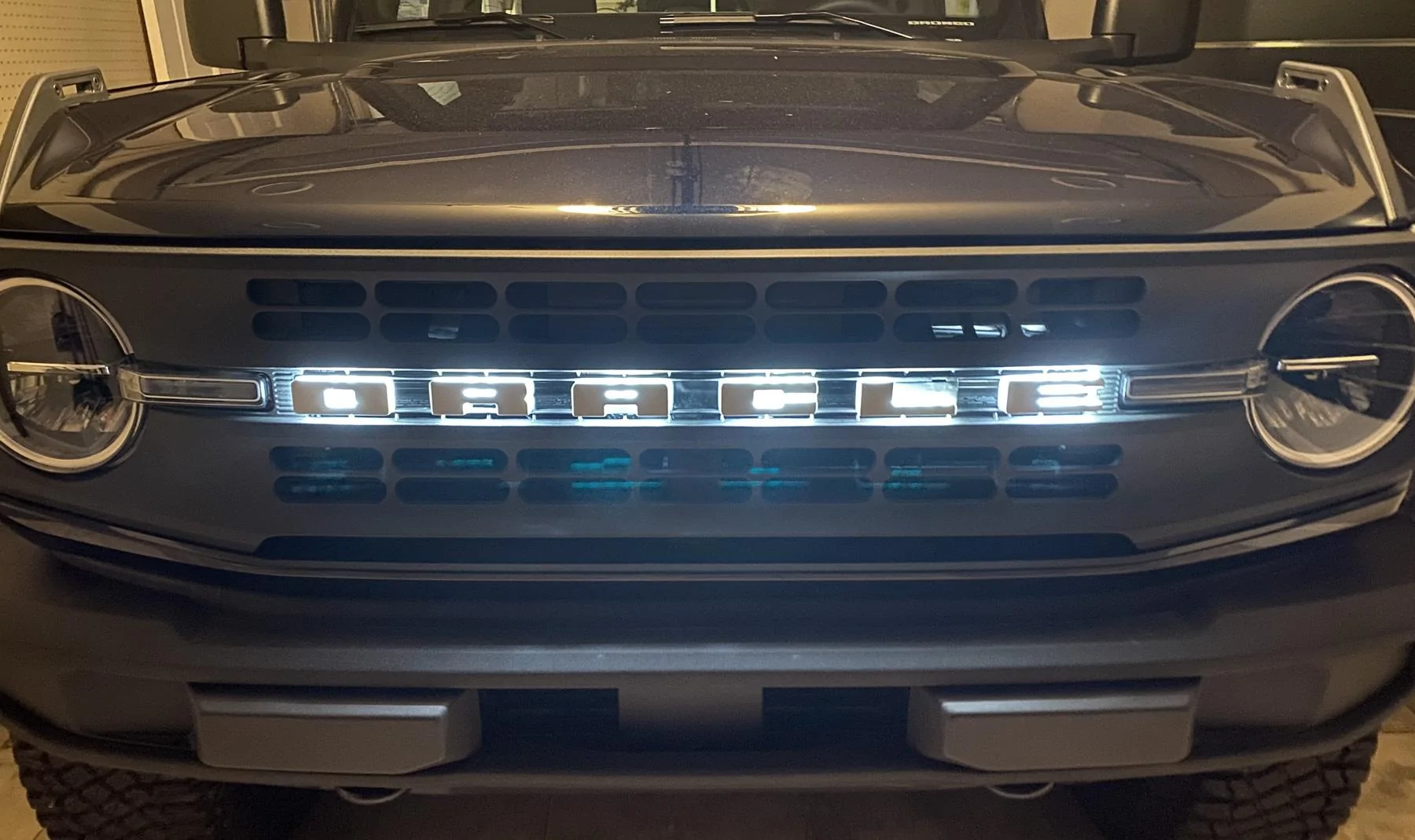 Ford Bronco NOW AVILABLE: : ORACLE Lighting: UNIVERSAL ILLUMINATED LED LETTERS oracle_led_badge_grille_bronco_2021_1