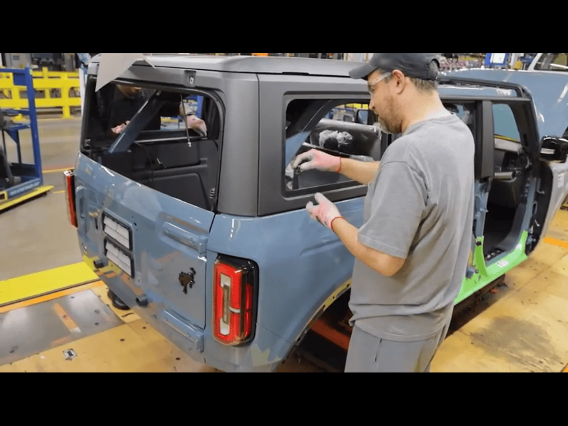 Ford Bronco Are 2 door modular hardtop windows removable? 640C7D0E-A5FB-4FB2-9B60-677A22562969