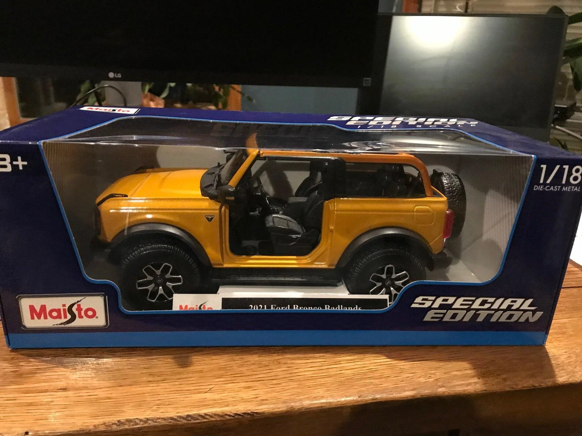 Ford Bronco New Gift arrived (mini Broncos) 65586918601__582CDA07-24E6-4C65-B5C4-67772A88E3CC