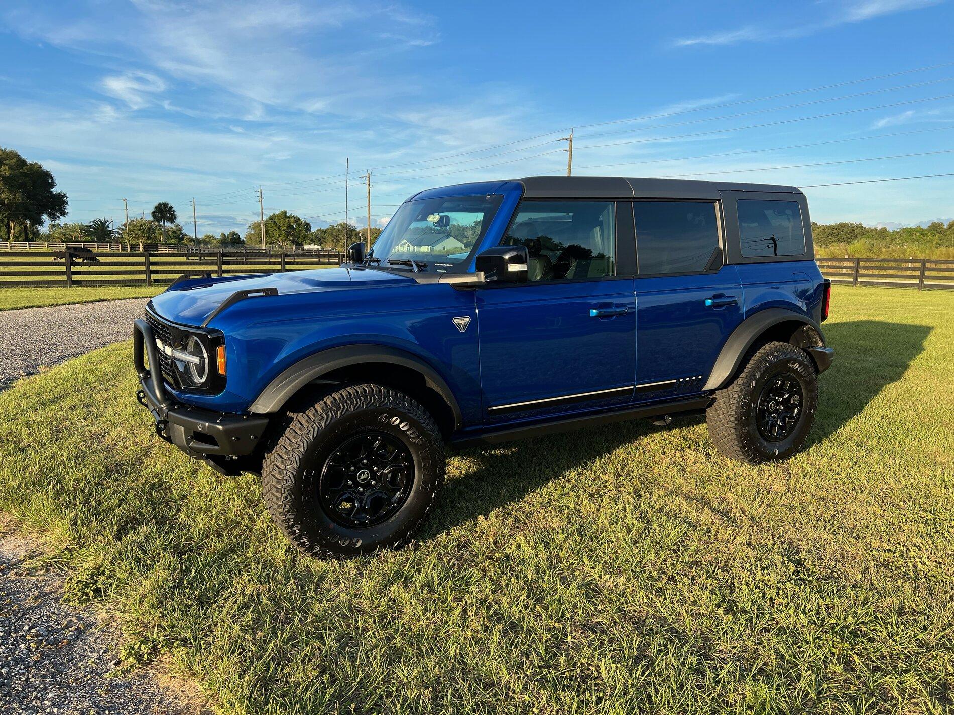 Ford Bronco LIGHTNING BLUE Bronco Club IMG_0391-1