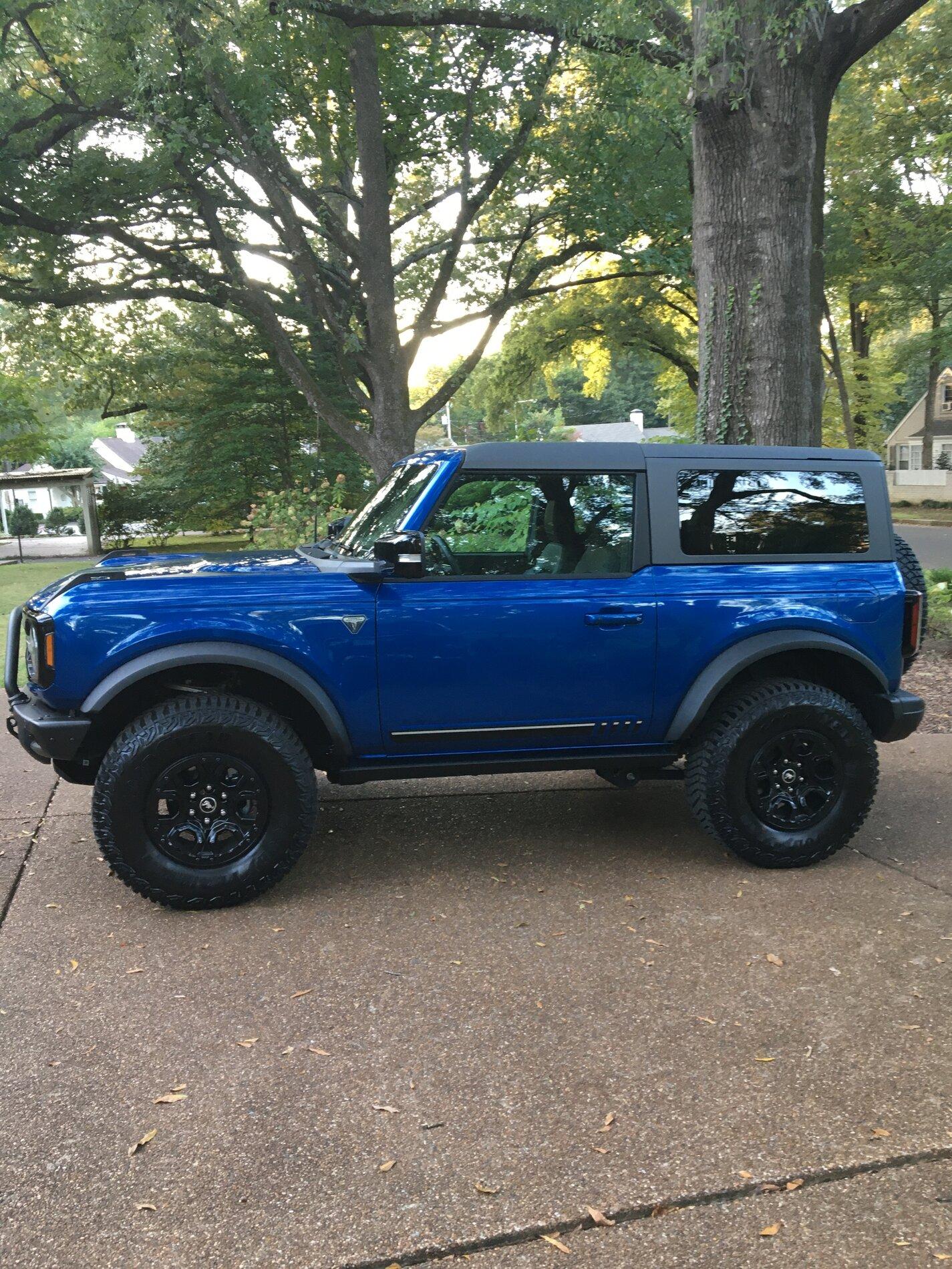 Ford Bronco LIGHTNING BLUE Bronco Club 9CA131E2-C9A9-468A-B26A-2899C5537578