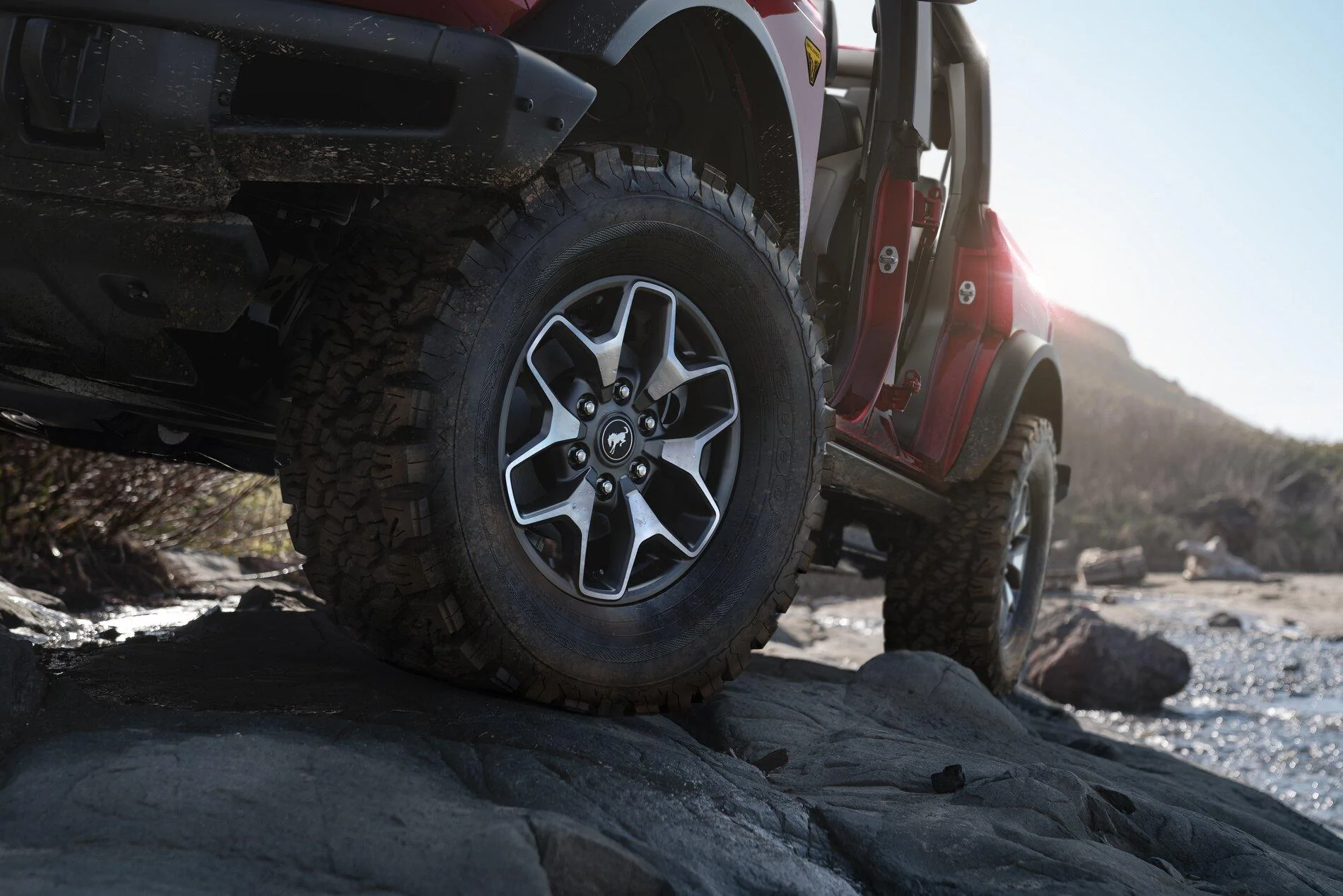 Ford Bronco Lucid Red Pearl thread u725_fna_shot_078_49899_ext_wheel_detail_whiskey_run