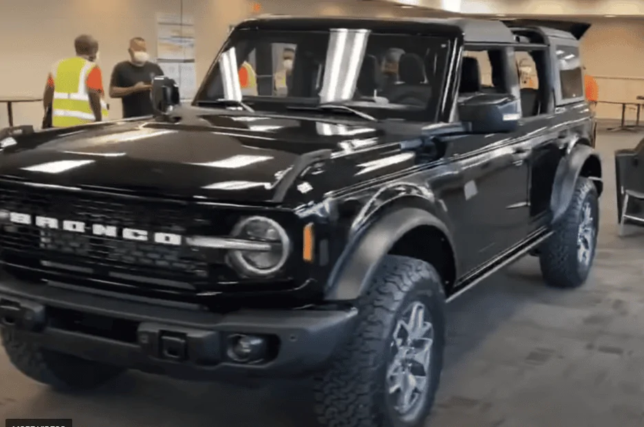Ford Bronco What trim is this Bronco? 1596326633289