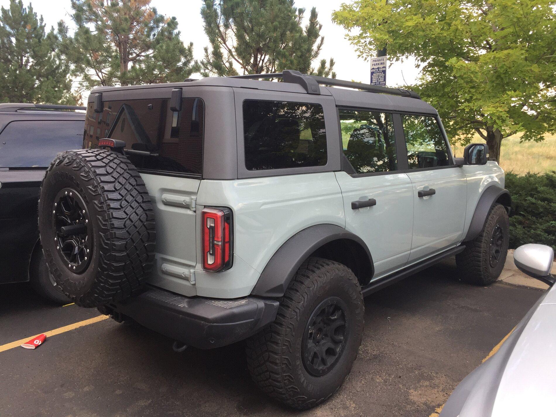 Ford Bronco Color Matched Hardtop vs Stock Carbonized Gray F699D855-4DA5-4285-8E1D-058192990413