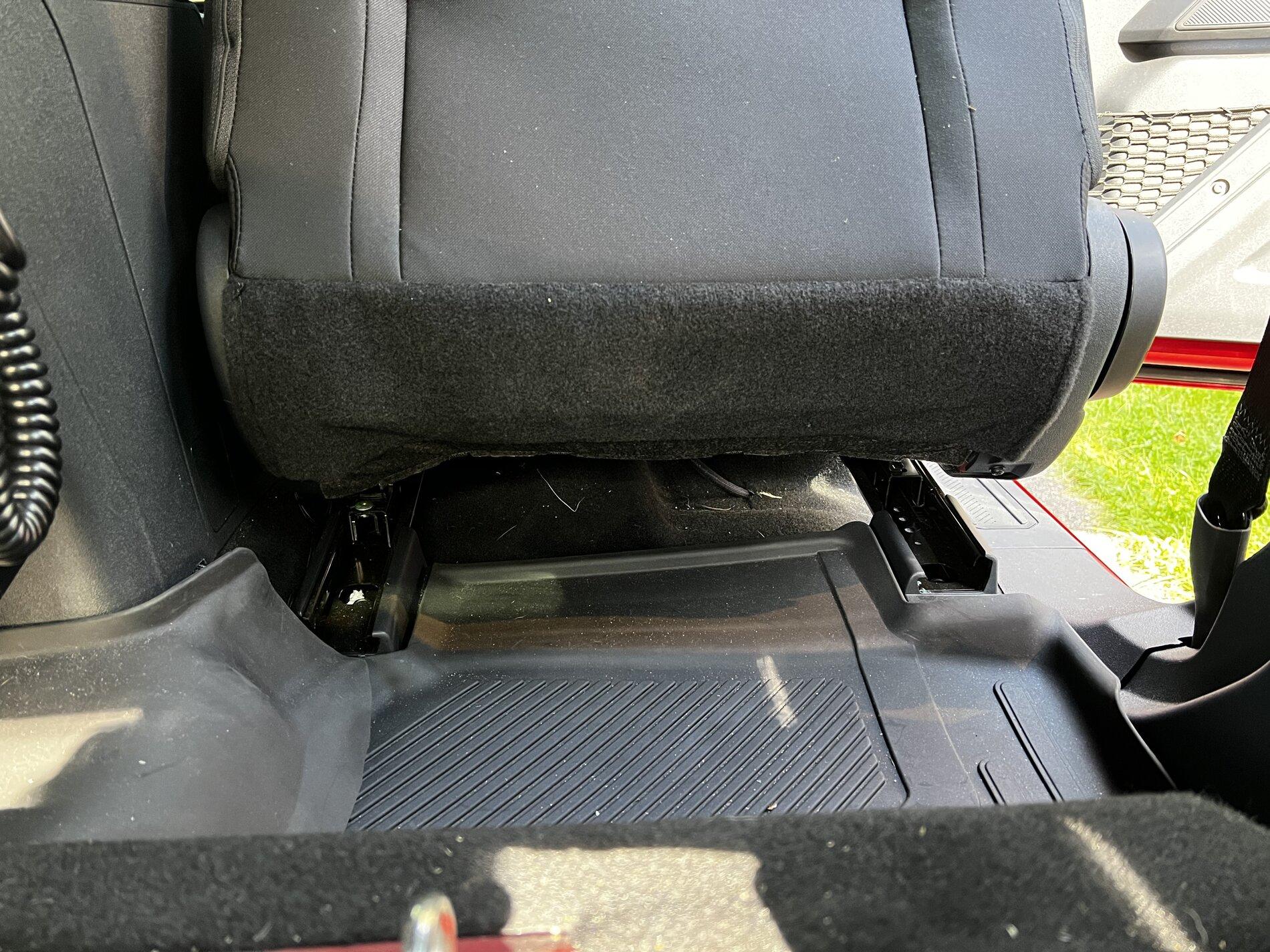 Ford Bronco Hardmounted ARB dual compressor with quick connect port installed 3E5B3524-A05E-4C41-A1BC-CFDDAD963D07