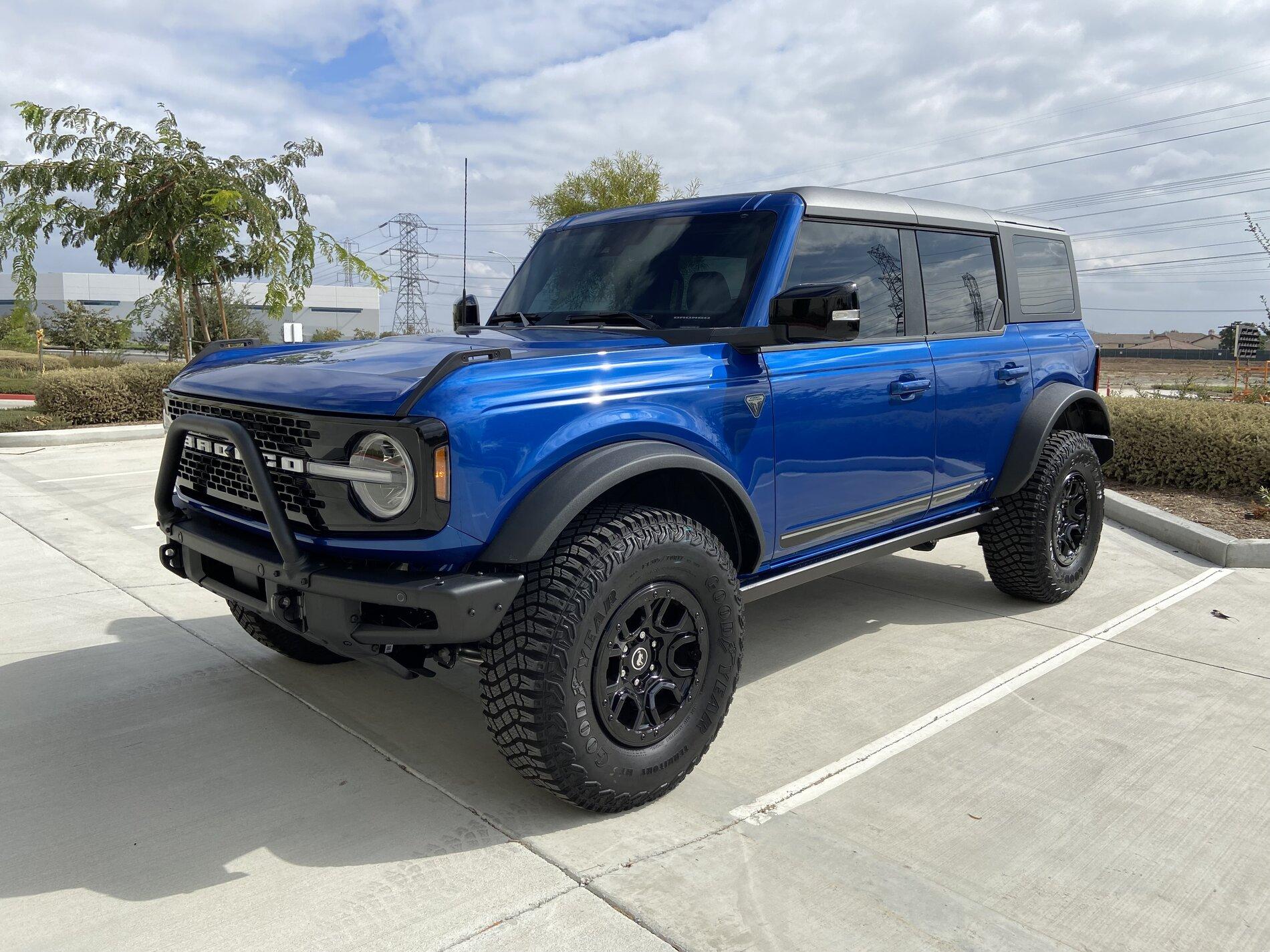 Ford Bronco LIGHTNING BLUE Bronco Club IMG_4070.JPG