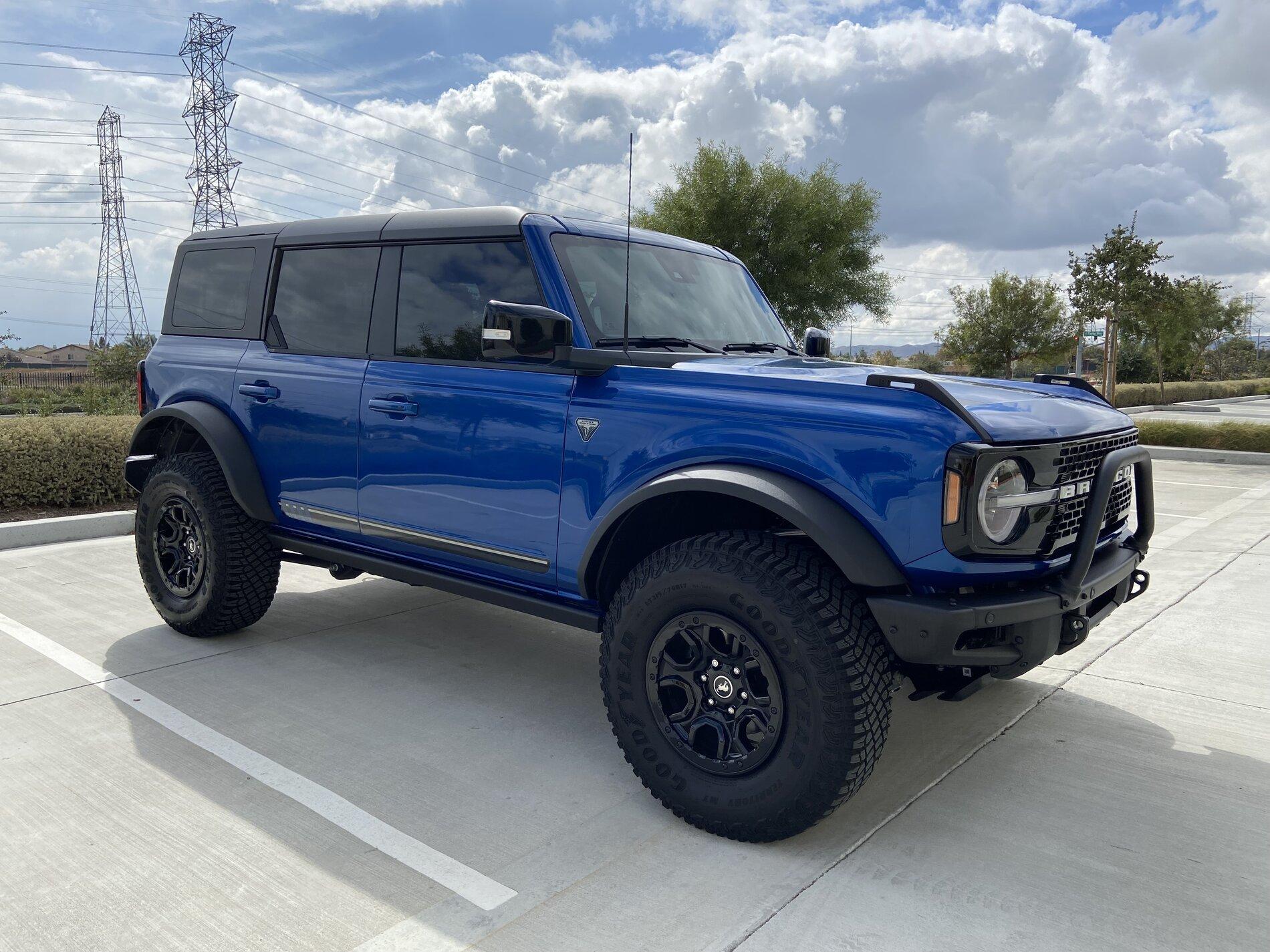 Ford Bronco LIGHTNING BLUE Bronco Club IMG_4072.JPG