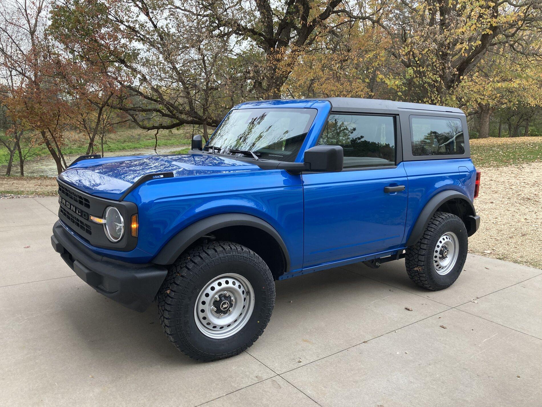 Ford Bronco VELOCITY BLUE Bronco Club 66EF0A66-FBF7-4512-9380-15E05209DC56