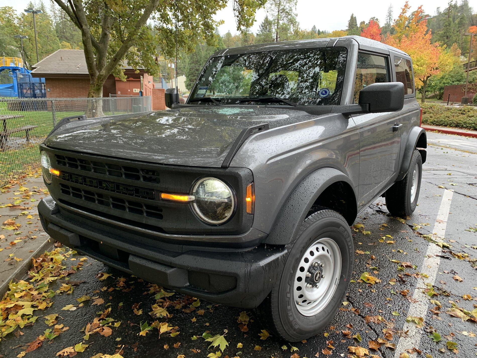 Ford Bronco CARBONIZED GRAY Bronco Club B2