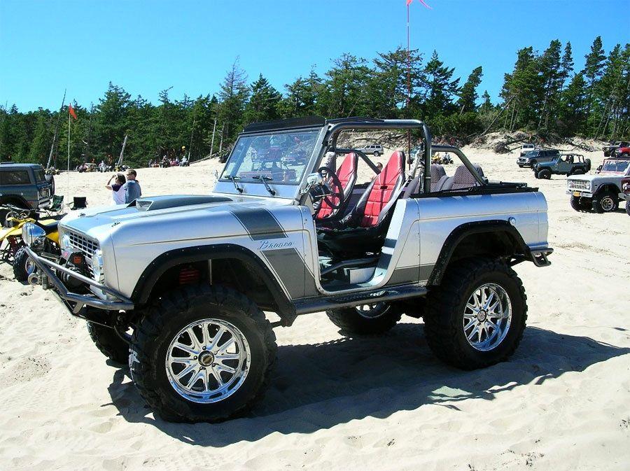 Ford Bronco ICONIC SILVER Bronco Club E5B8E39B-B0D8-40CA-9571-99DDCE21365D