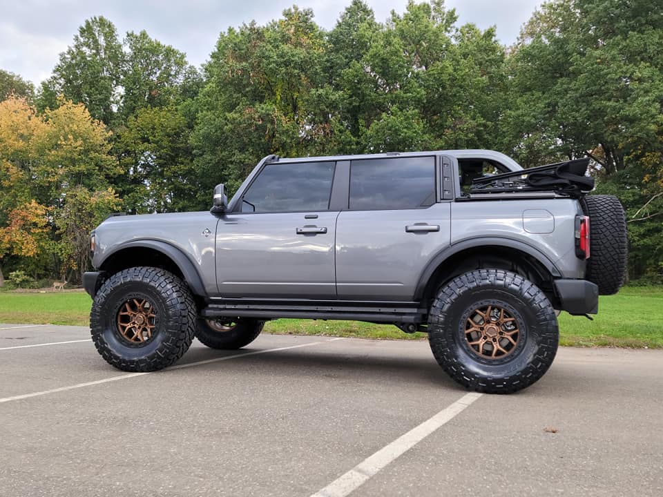 Ford Bronco CARBONIZED GRAY Bronco Club 242911041_10224082269657096_1071949933864285446_n