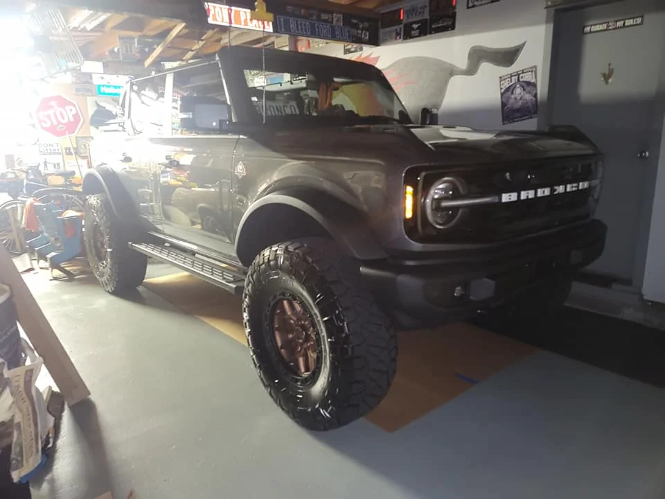 Ford Bronco CARBONIZED GRAY Bronco Club 248344234_10224082268417065_2908599634172660002_n
