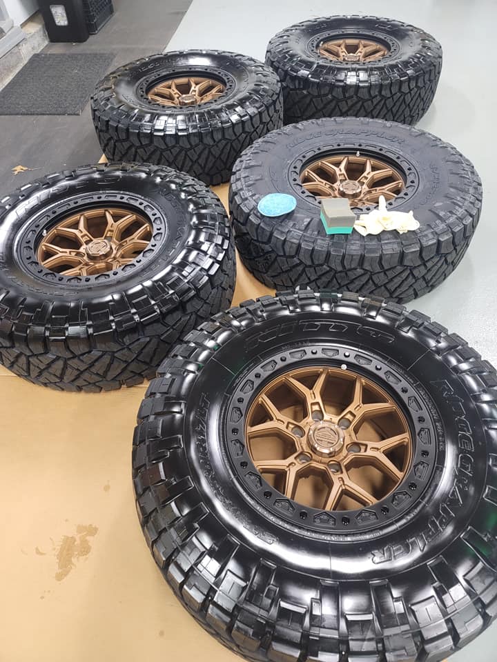Ford Bronco CARBONIZED GRAY Bronco Club 248308783_10224082272057156_963767338073358413_n