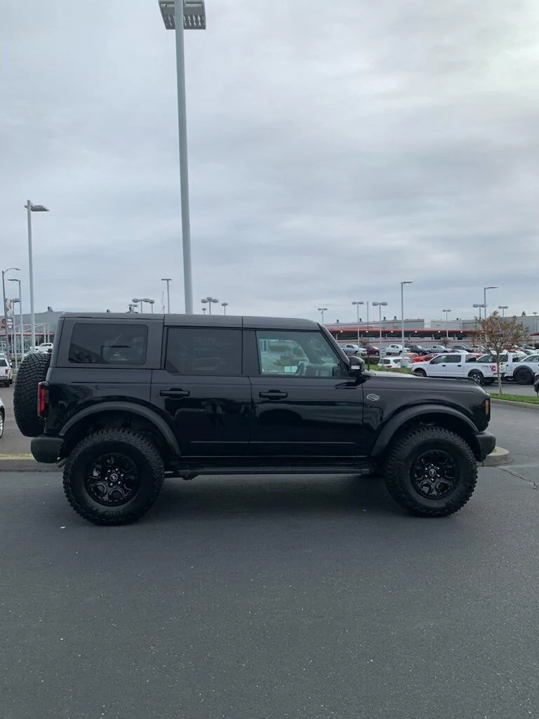 Ford Bronco SHADOW BLACK Bronco Club 8415DEFF-4AB8-42D5-8DA4-36DDC36D1015
