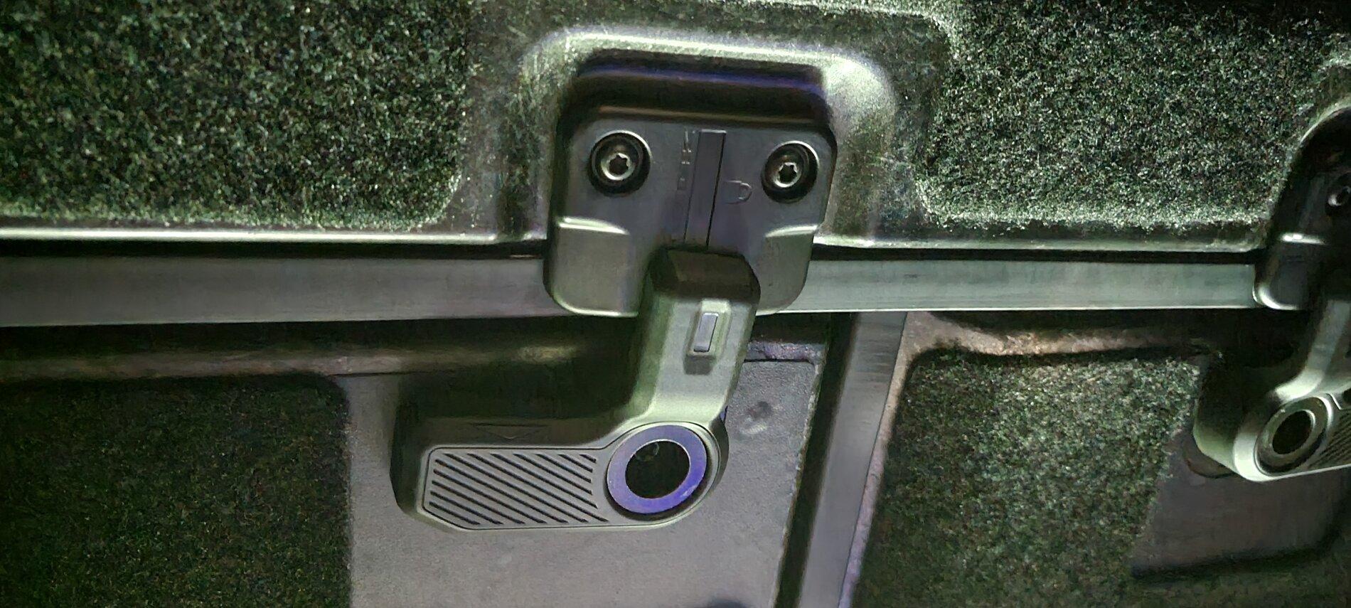 Ford Bronco Roof panel latches 20211027_181001