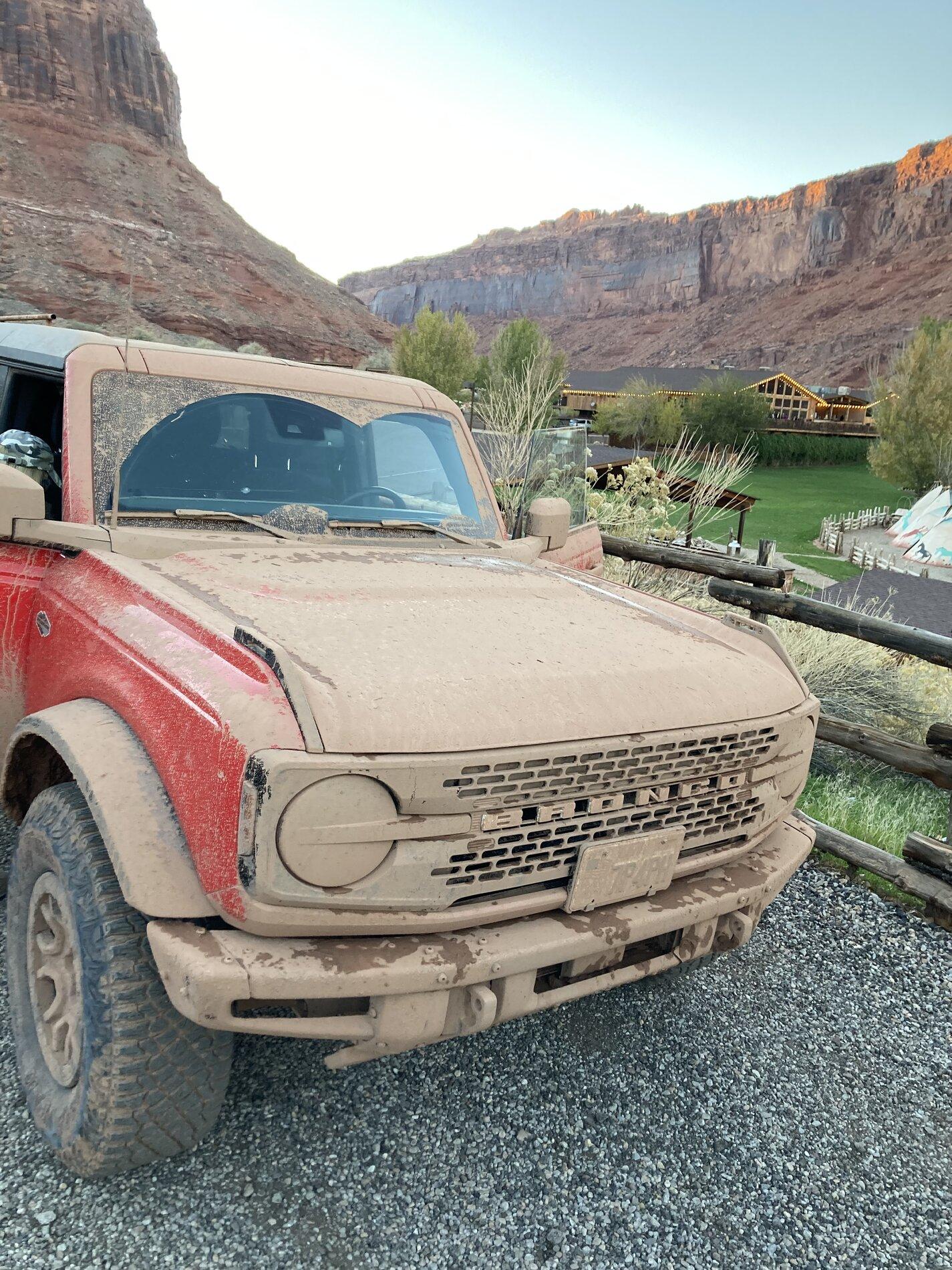 Ford Bronco Moab mud 814002E0-78FC-439D-97A9-5BB5992DDFD6