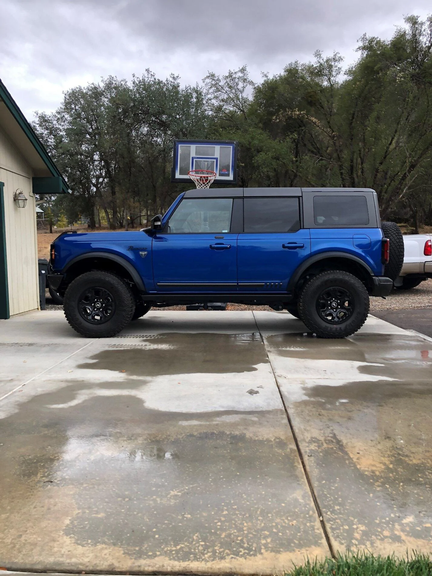 Ford Bronco LIGHTNING BLUE Bronco Club LevelKitOn