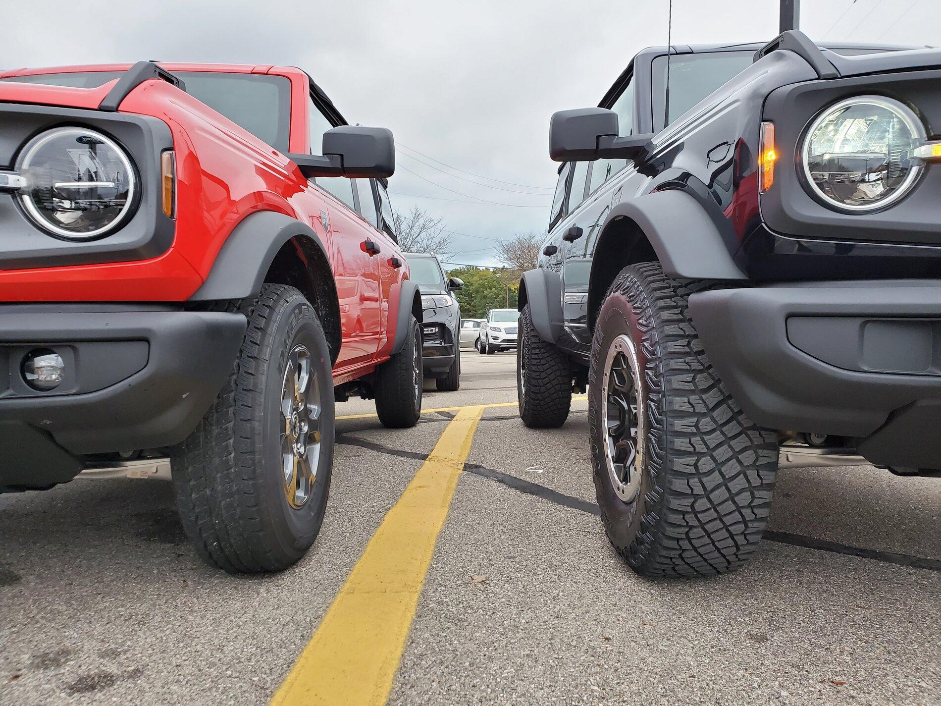 Ford Bronco Base Sasquatch side by side with big bend 20211030_175410